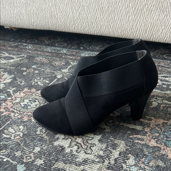 Coach and Four Black Women's Heels - Picture 7 of 7